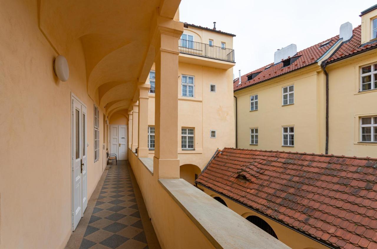 Mostecka Apartment Praga Zewnętrze zdjęcie